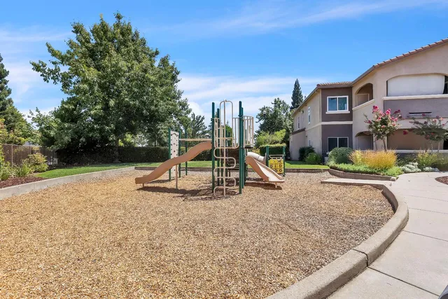 $410,000 | 10001 Woodcreek Oaks Boulevard, Unit 1015, Roseville, CA 95747