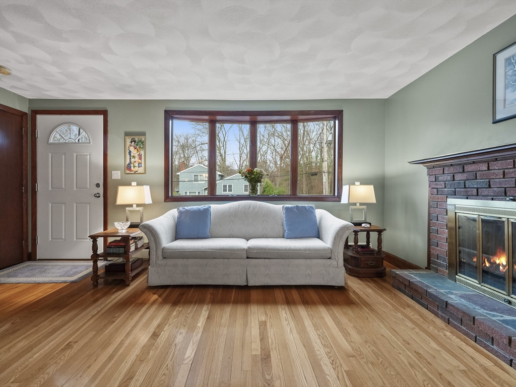 7 Spruce Road North Reading, MA 01864 - Photo 3 of 20 Gallery Image 3