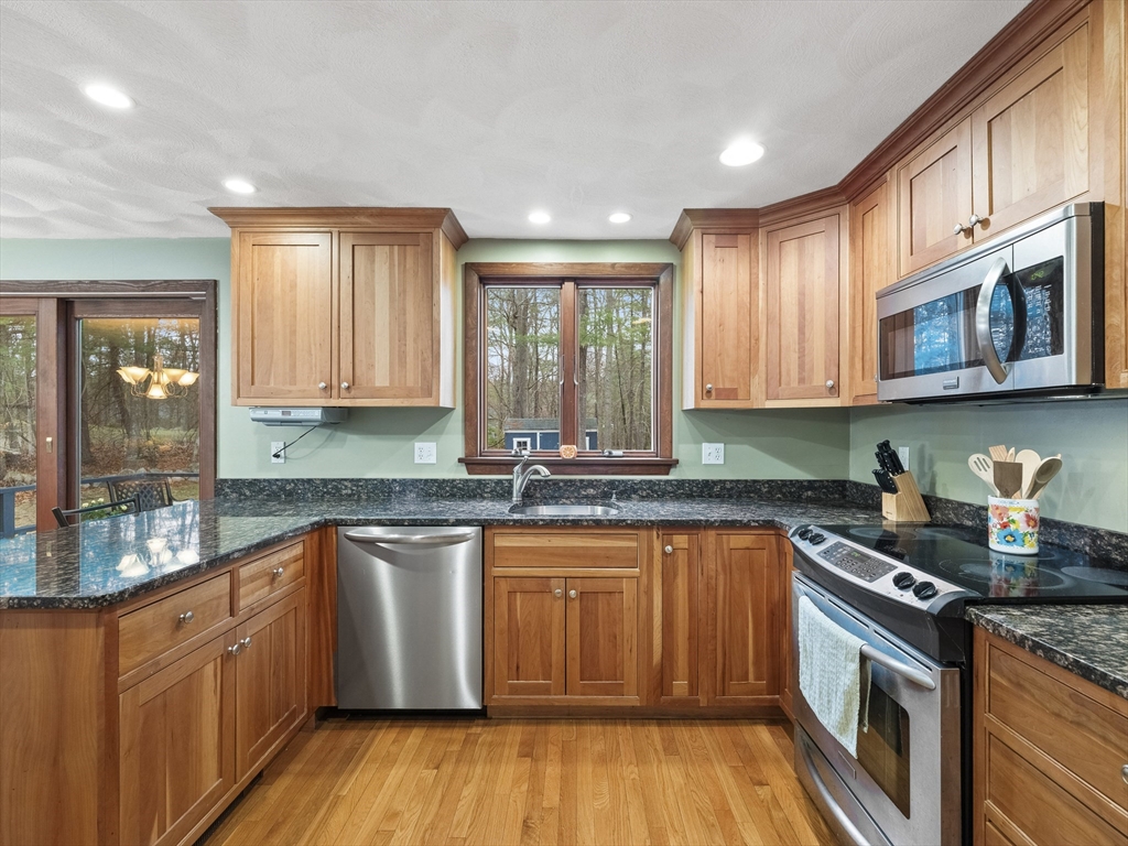 7 Spruce Road North Reading, MA 01864 - Photo 9 of 20 Gallery Image 9