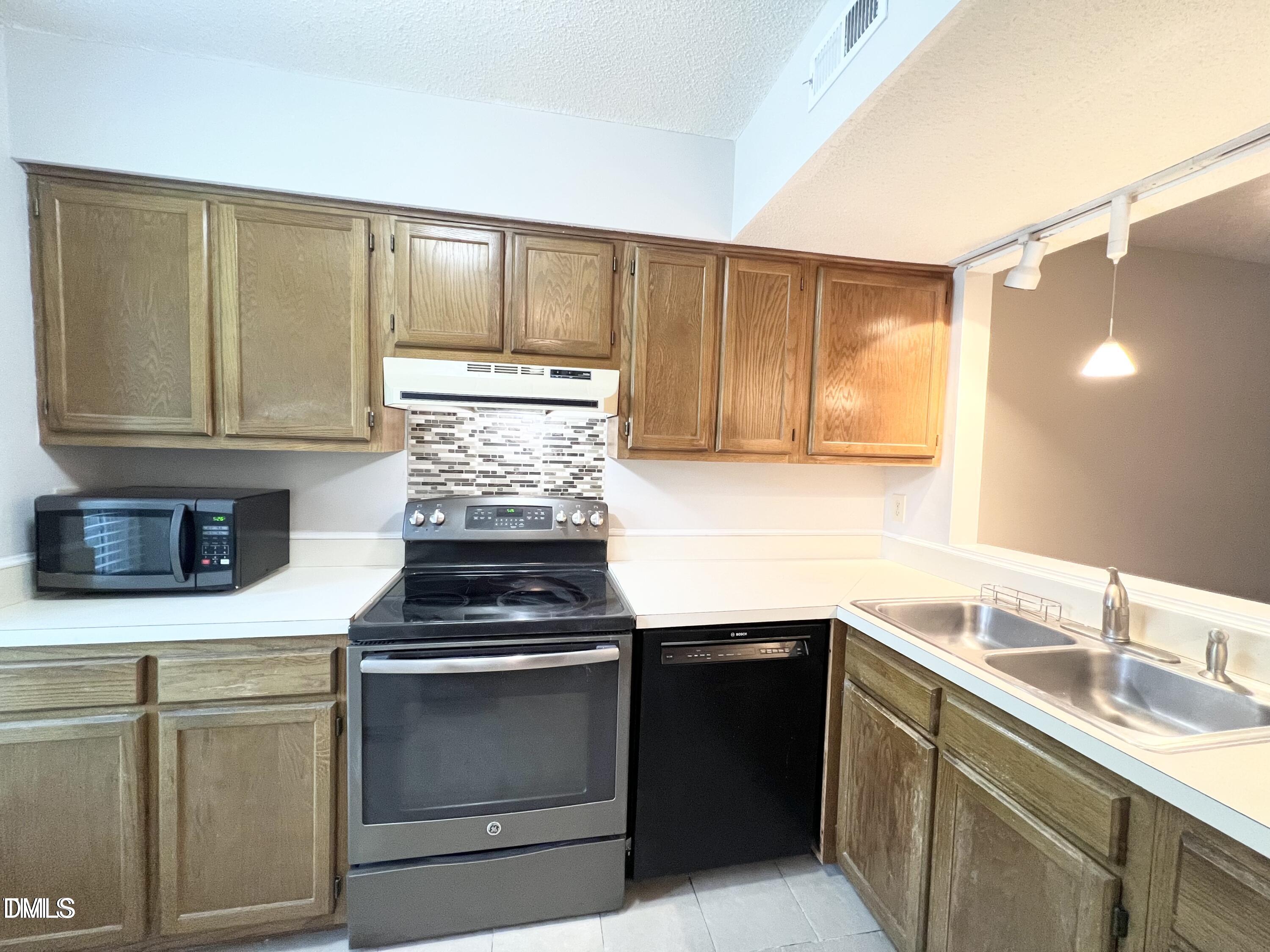 2206 Alpine Road Durham, NC 27707 - Photo 10 of 23 kitchen