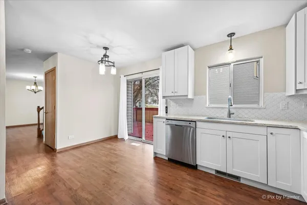 $2,500 | 875 Dogwood Lane, Lake In The Hills, IL 60156