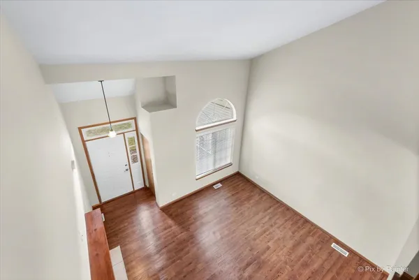 $2,500 | 875 Dogwood Lane, Lake In The Hills, IL 60156