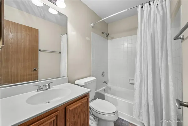 $2,500 | 875 Dogwood Lane, Lake In The Hills, IL 60156