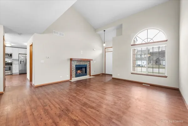 $2,500 | 875 Dogwood Lane, Lake In The Hills, IL 60156