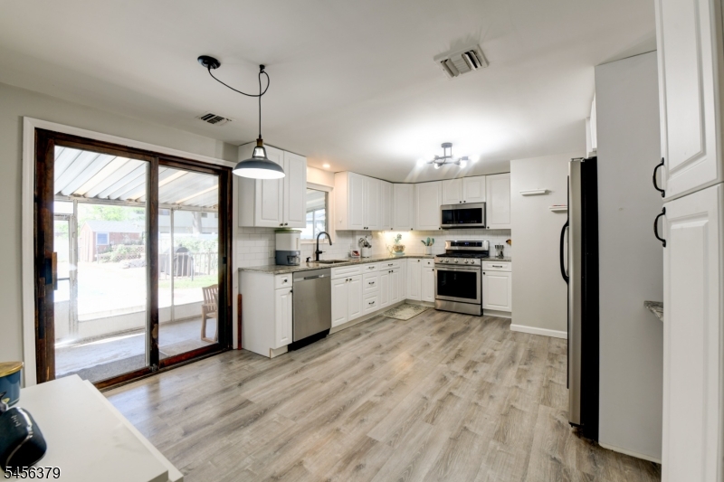 2758 Larchmont Road Union, NJ 07083 - Photo 12 of 42 Gallery Image 12