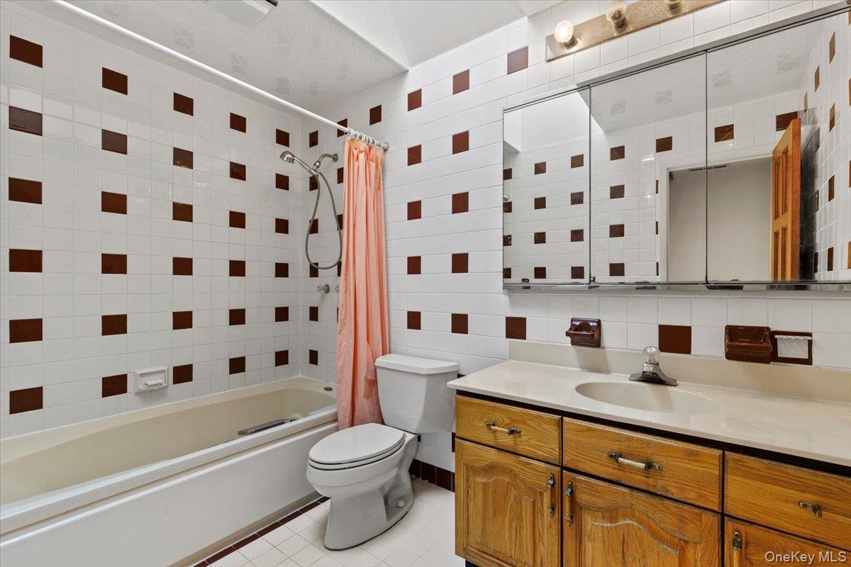 88 Farm Lake Cres Road Chappaqua, NY 10514 - Photo 14 of 22 a bathroom with a bathtub shower sink mirror vanity and toilet