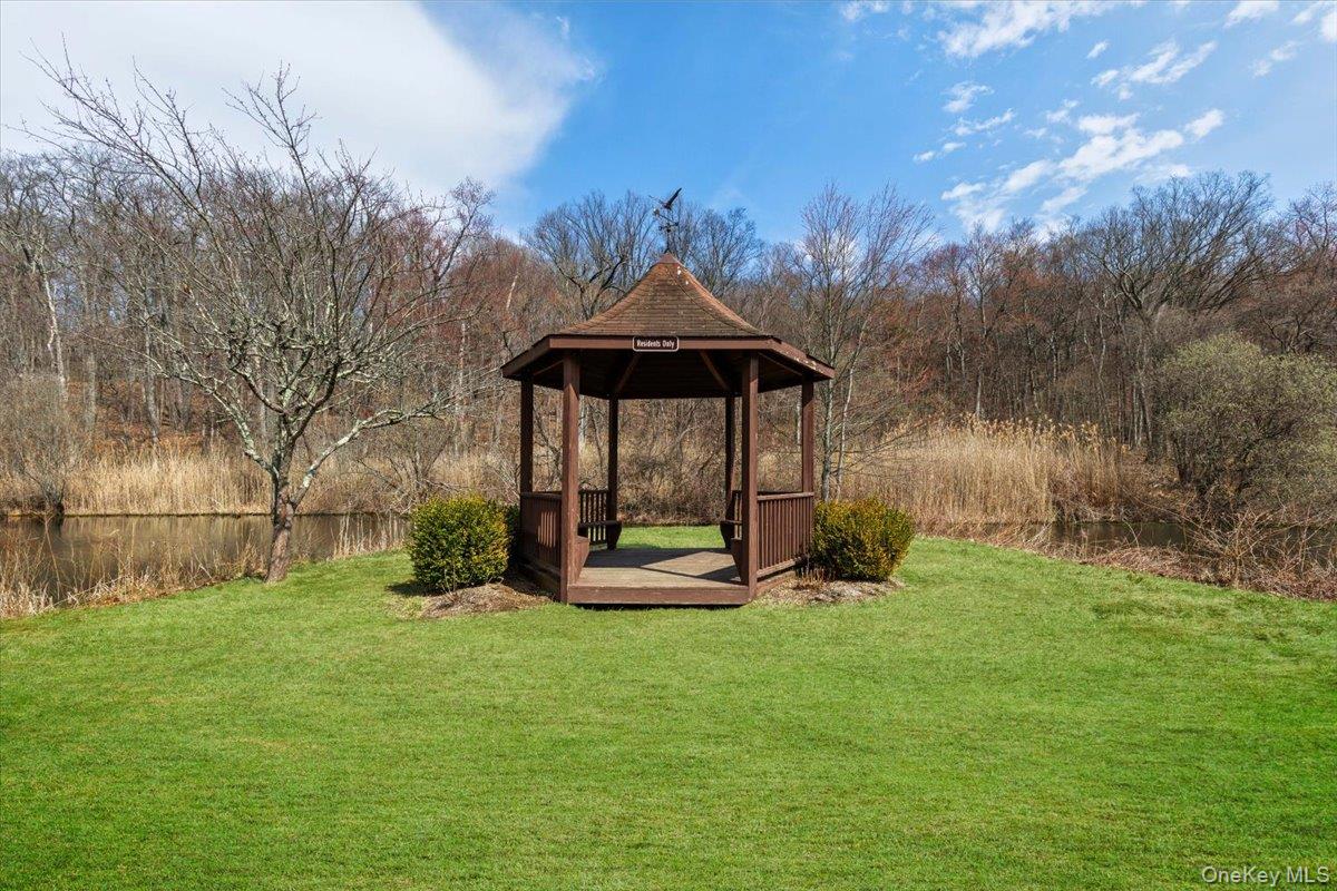 88 Farm Lake Cres Road Chappaqua, NY 10514 - Photo 20 of 22 a backyard of a house with table and chairs