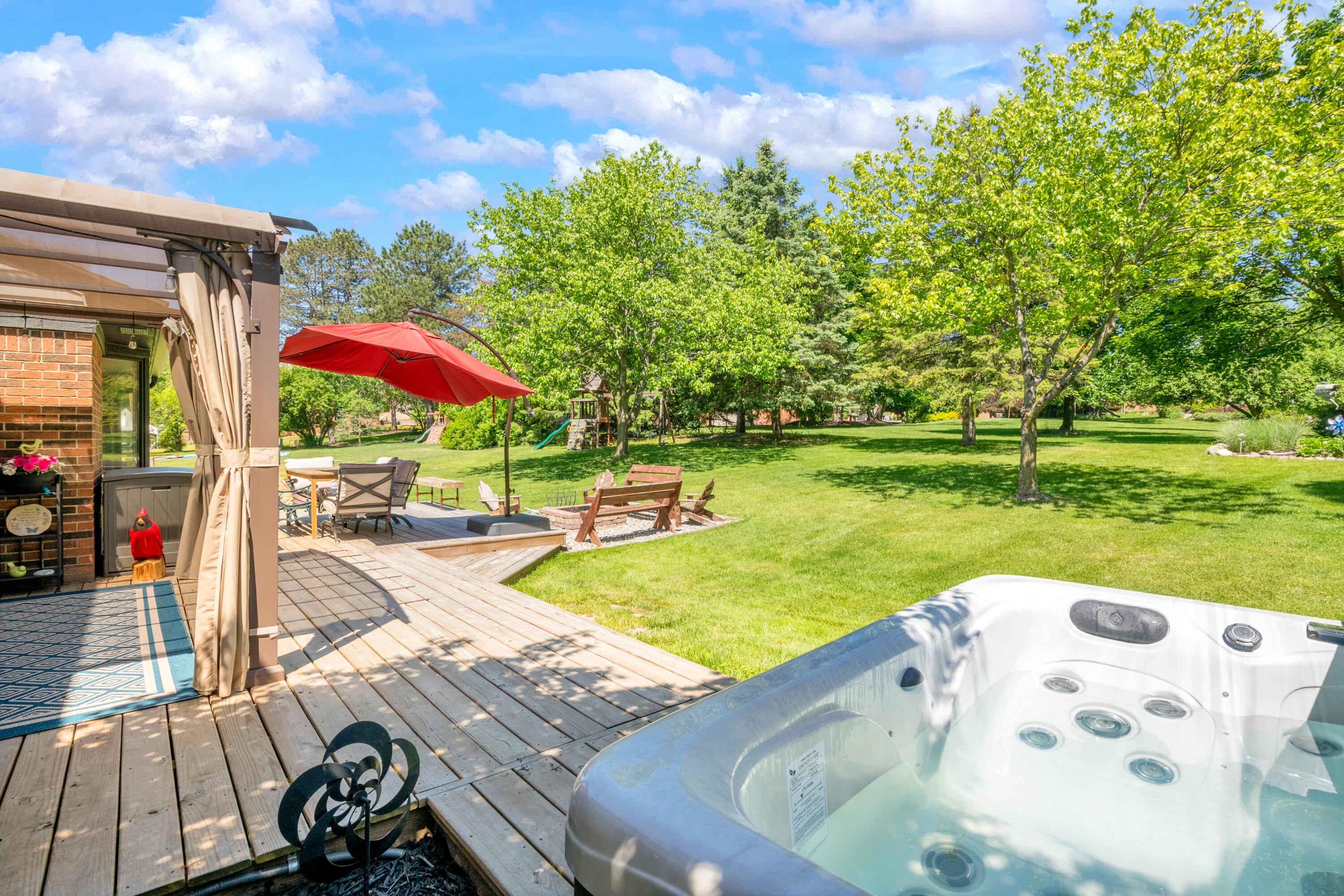 3394 Edmunton Drive Rochester Hills, MI 48306 - Photo 45 of 69 46 - Rear Deck