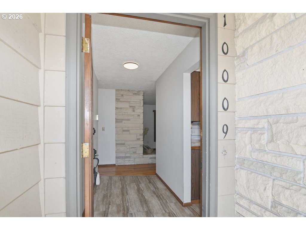 10009 Northeast Covington Road Vancouver, WA 98662 - Photo 5 of 45 Entrance/Foyer