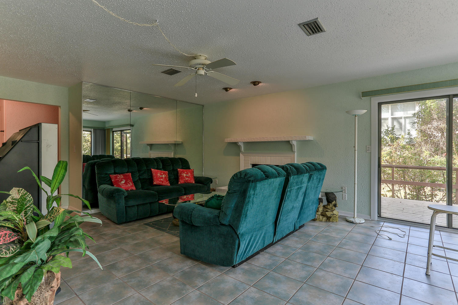 109 Mooney Road Northeast Fort Walton Beach, FL 32547 - Photo 12 of 24 Living room