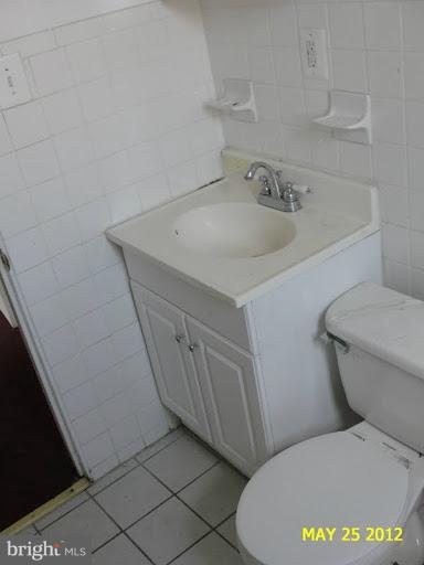 9214 Annapolis Road Lanham, MD 20706 - Photo 12 of 30 a bathroom with a toilet and a sink