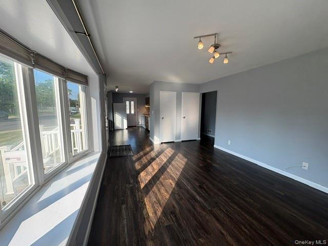 266 Central Park Road Plainview, NY 11803 - Photo 6 of 22