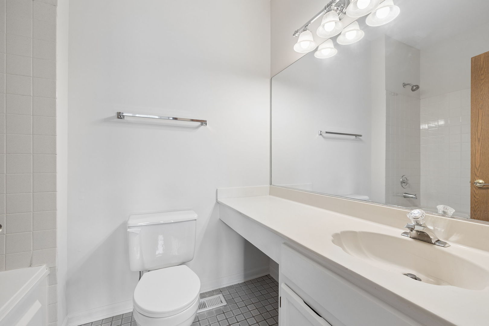 1210 Rhodes Lane, Unit 1210 Naperville, IL 60540 - Photo 10 of 17 Gallery Image 10