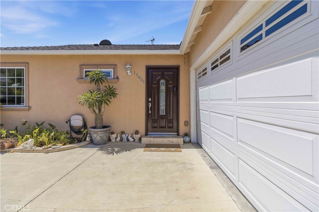 19406 Enadia Way Reseda, CA 91335 - Photo 3 of 34