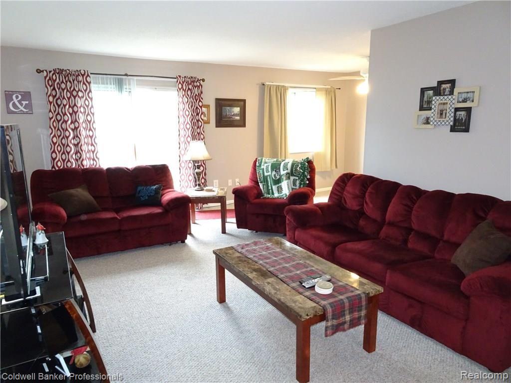 5263 Highland Road, Unit 209 Waterford, MI 48327 - Photo 3 of 23 DSC02614.JPG