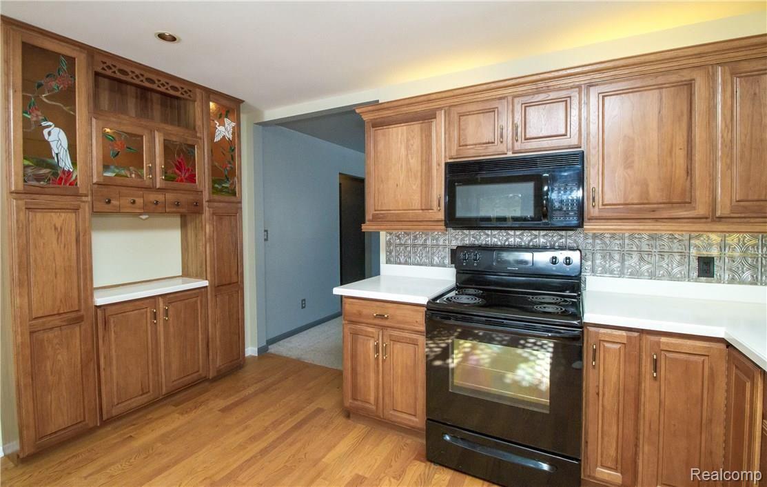 5501 Corunna Road Flint, MI 48532 - Photo 33 of 78 Kitchen5.jpg