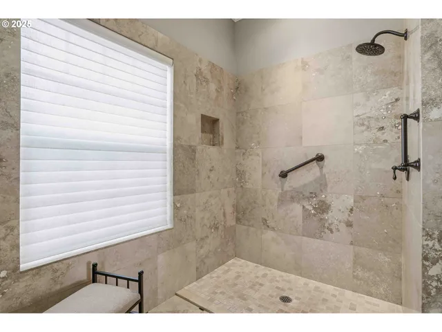 a picture of a bathroom