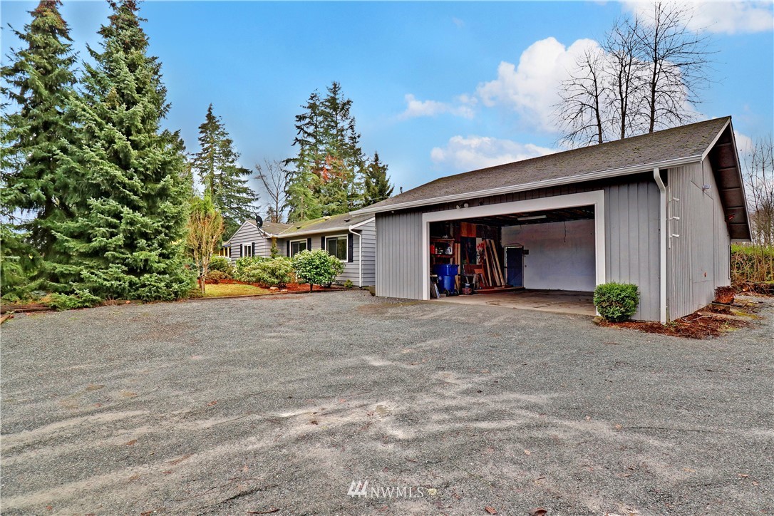 2622 Center Road Everett, WA 98204 - Photo 3 of 18