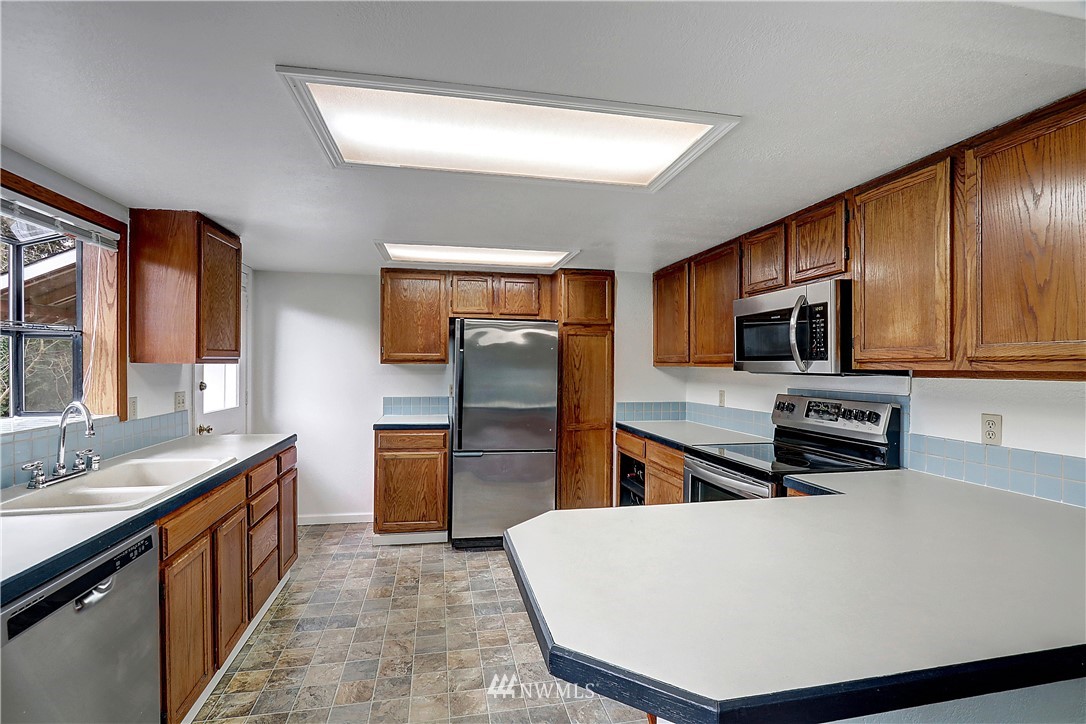 2622 Center Road Everett, WA 98204 - Photo 6 of 18