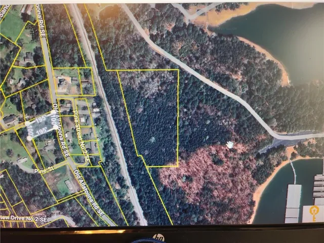 a view of entryway with a front view of a house