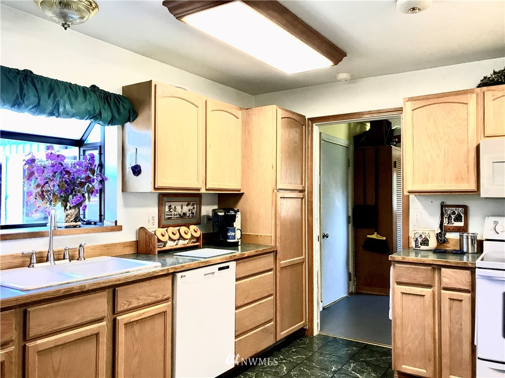 804 Harding Road Aberdeen, WA 98520 - Photo 5 of 19 Gallery Image 5