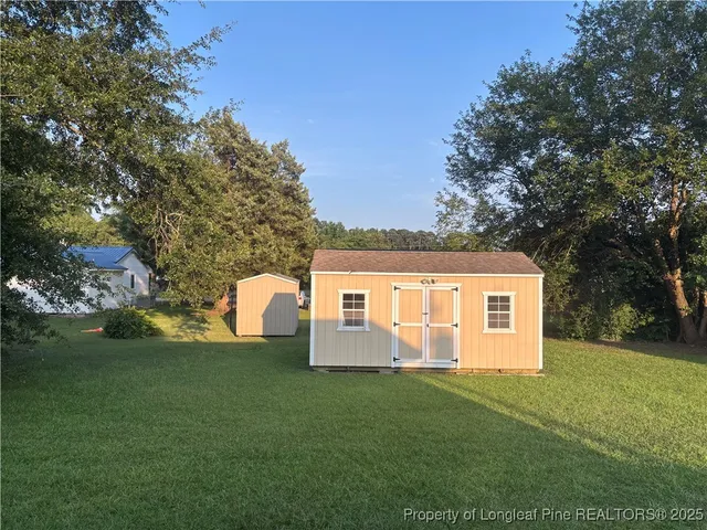 a view of a house with backyard and porch