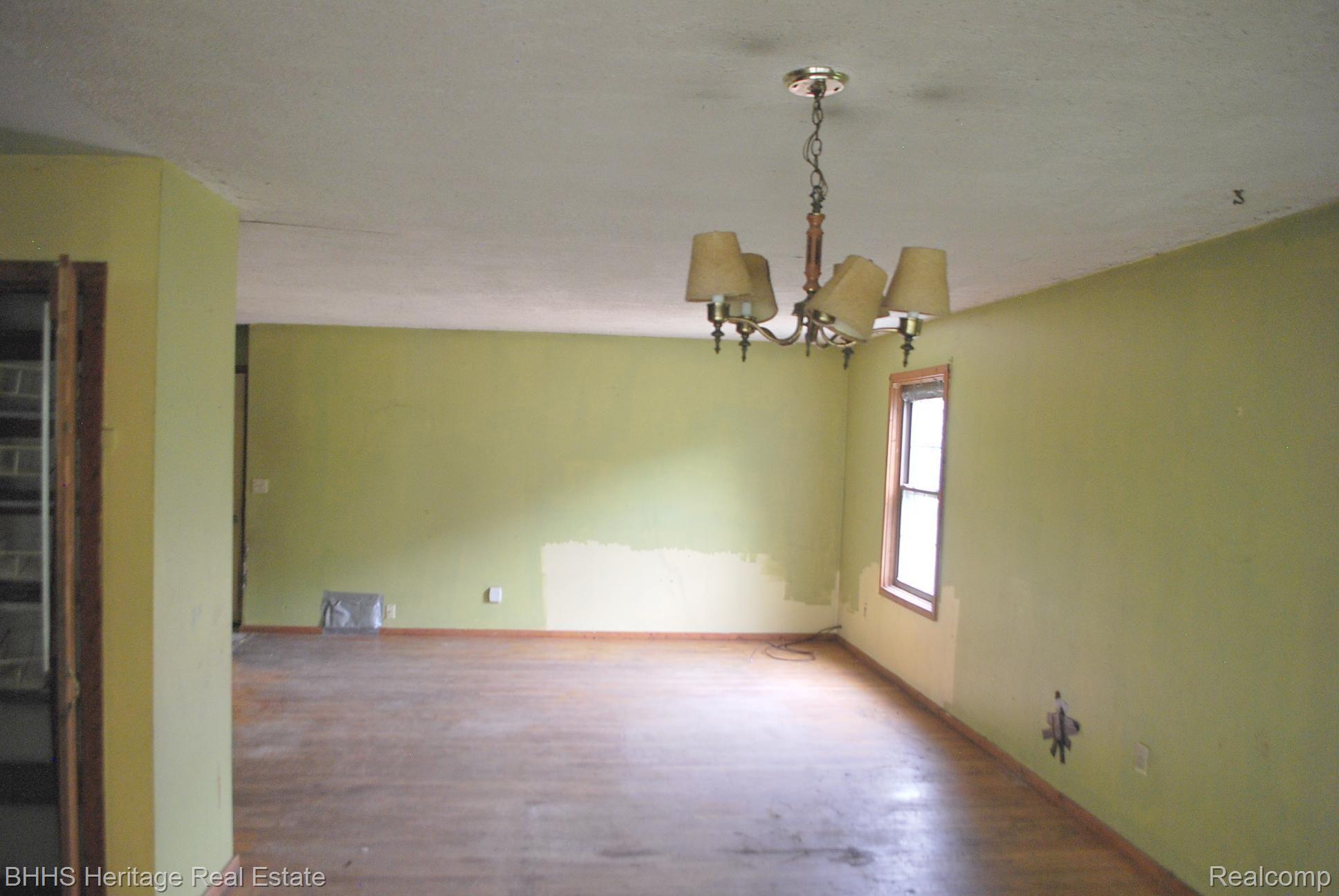 2544 Brogan Road Stockbridge, MI 49285 - Photo 5 of 9 Dining area / Living room area