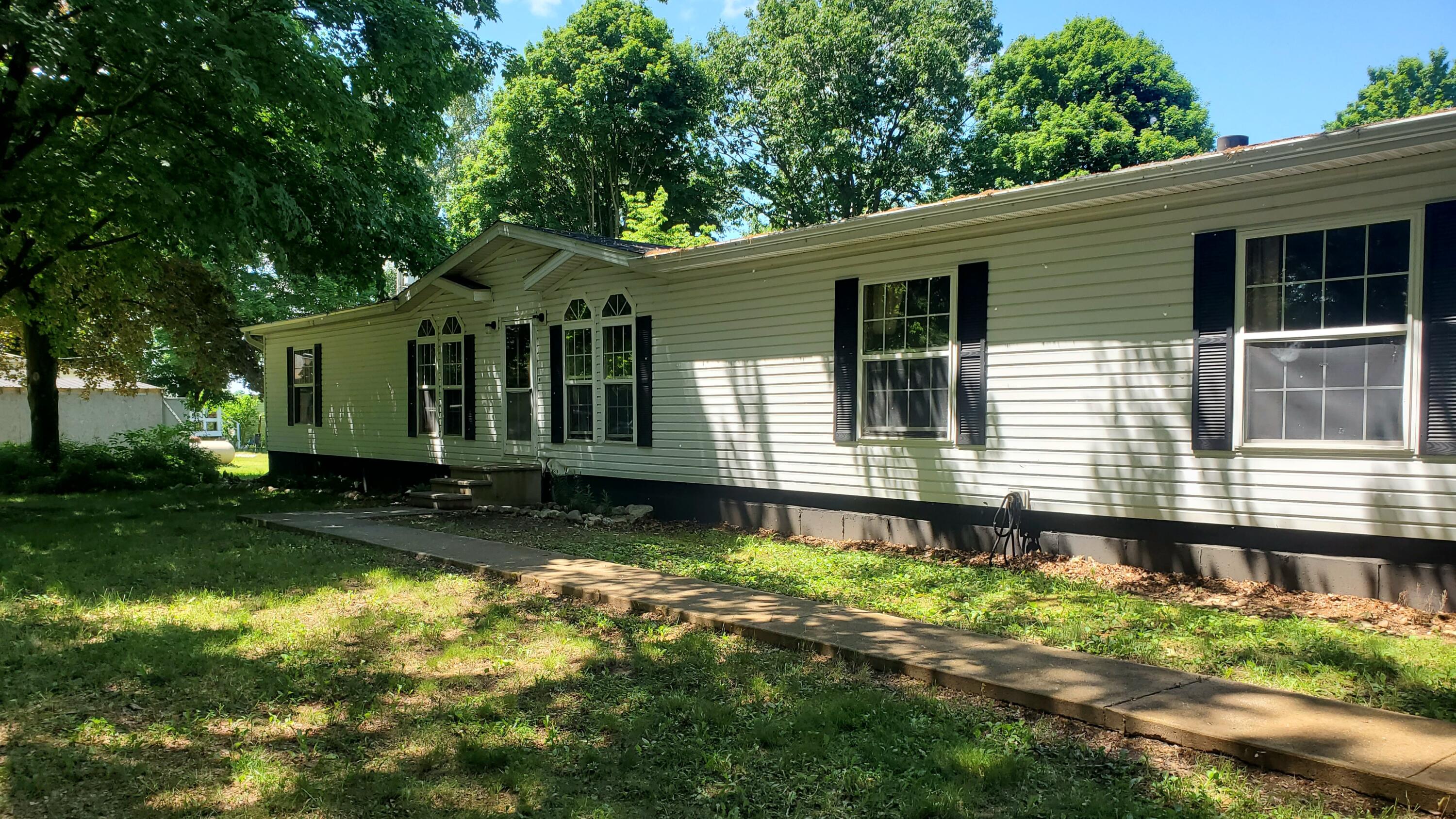 18574 North Airport Road Three Rivers, MI 49093 - Photo 3 of 25 20220607_145332