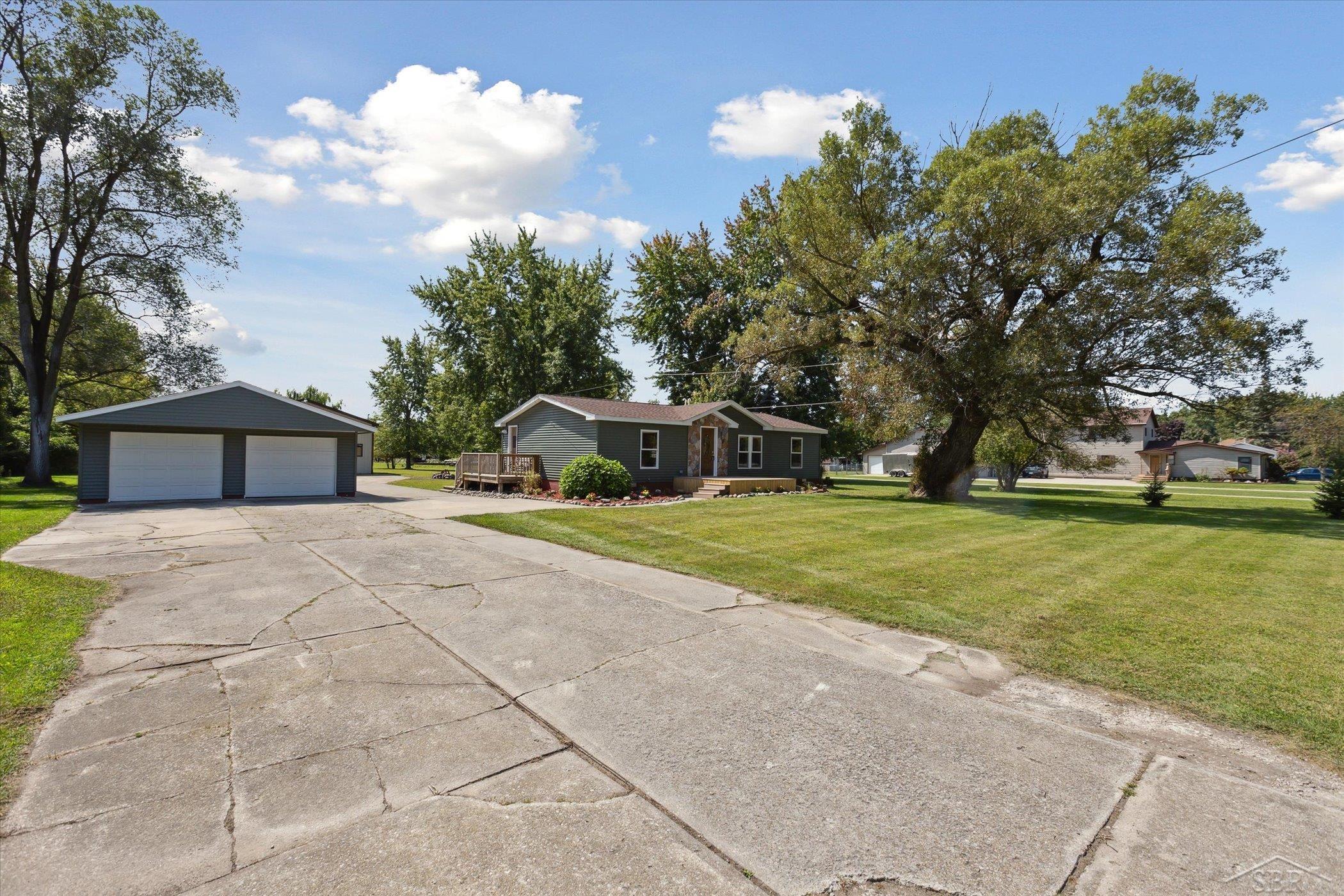 3320 Lauria Road Bay City, MI 48706 - Photo 2 of 42 Gallery Image 2