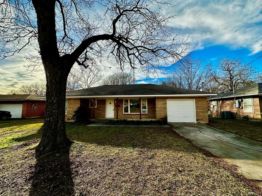 1103 Fair Avenue Gainesville, TX 76240 - Photo 19 of 19 a front view of a house with garden