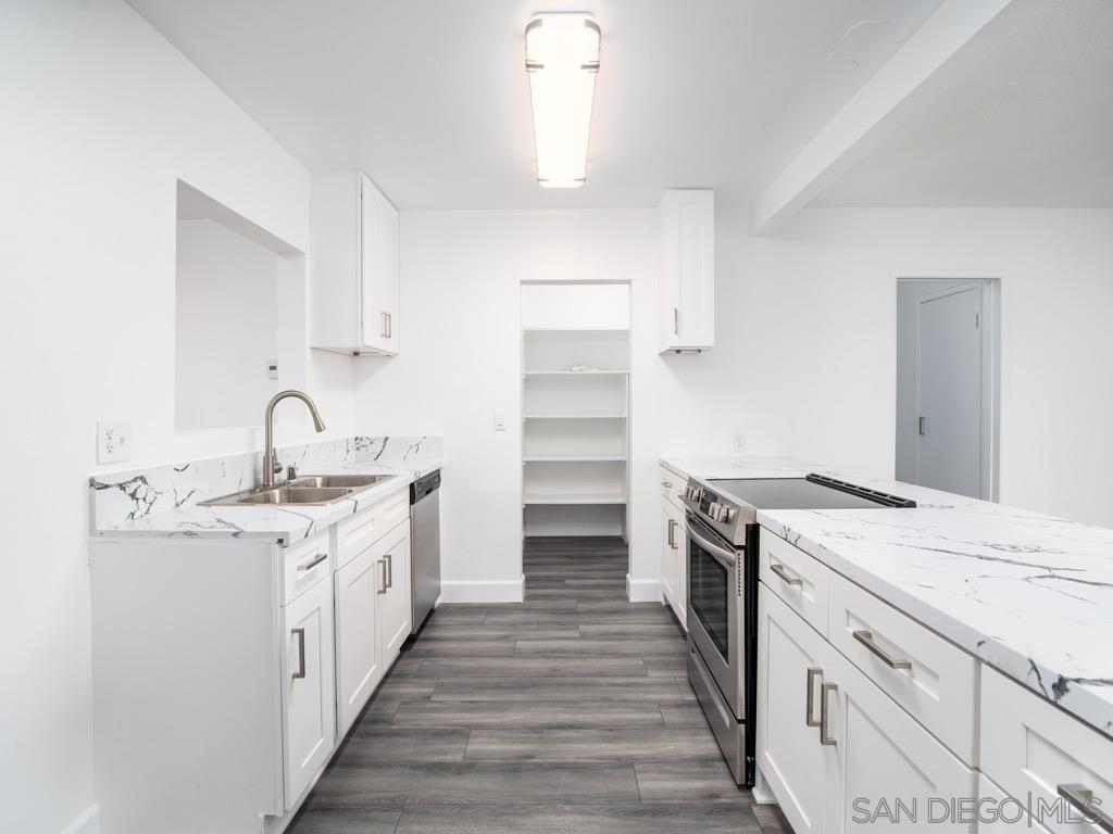 578 Tolouse Avenue Riverside, CA 92501 - Photo 2 of 22