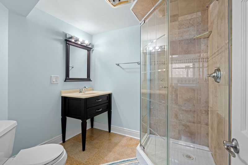 306 Southcote Road Riverside, IL 60546 - Photo 32 of 47 a bathroom with a toilet a sink and mirror
