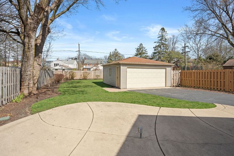306 Southcote Road Riverside, IL 60546 - Photo 41 of 47 a view of a backyard of a house