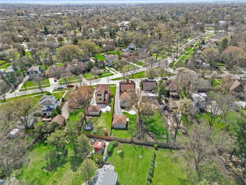 306 Southcote Road Riverside, IL 60546 - Photo 44 of 47 an aerial view of residential houses with outdoor space and trees