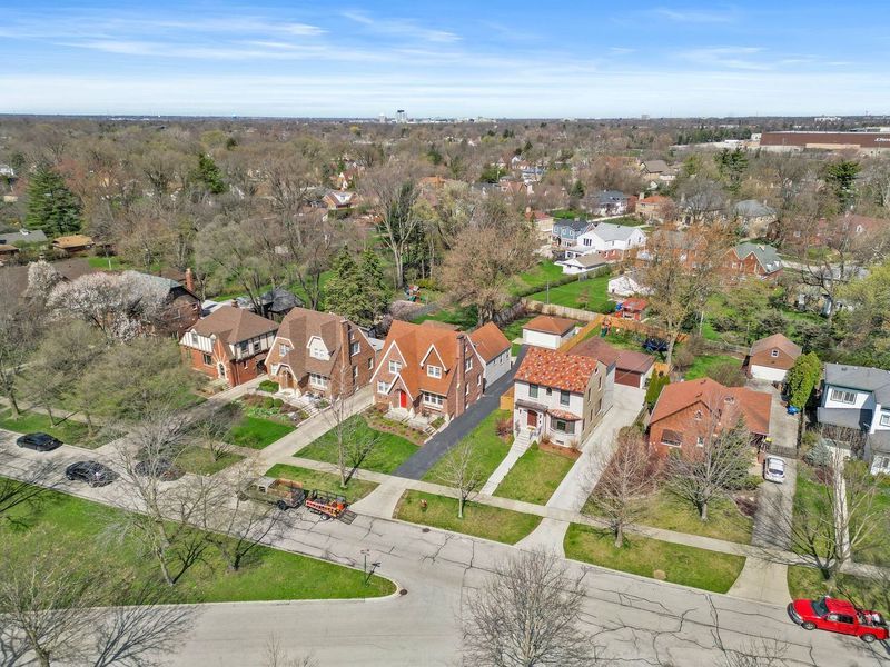 306 Southcote Road Riverside, IL 60546 - Photo 45 of 47 an aerial view of residential houses with outdoor space