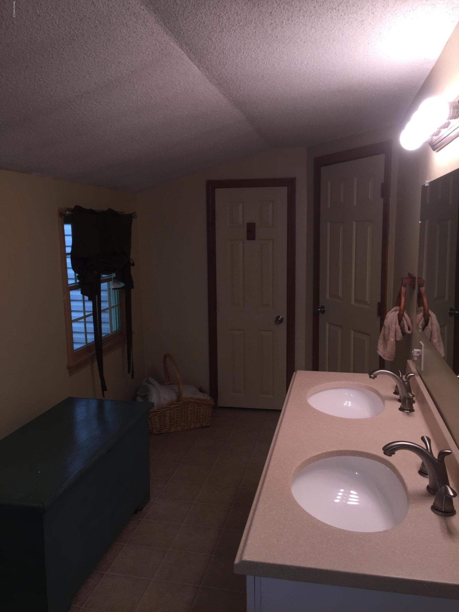4 Melbourne Road Pittsfield, MA 01201 - Photo 22 of 24 @nd floor bath
