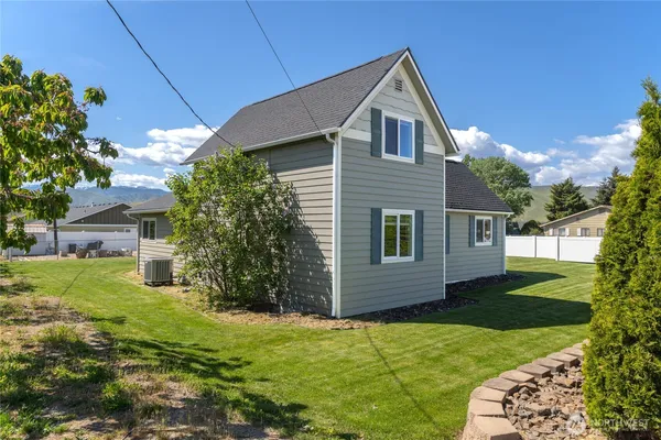 $559,000 | 25 Sun Valley Drive, Wenatchee, WA 98801