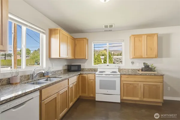 $559,000 | 25 Sun Valley Drive, Wenatchee, WA 98801