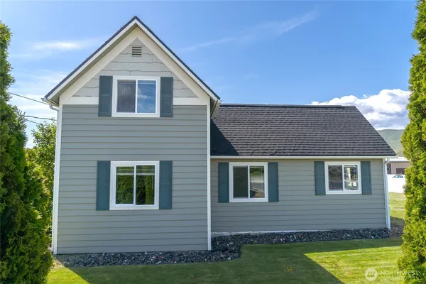 $559,000 | 25 Sun Valley Drive, Wenatchee, WA 98801