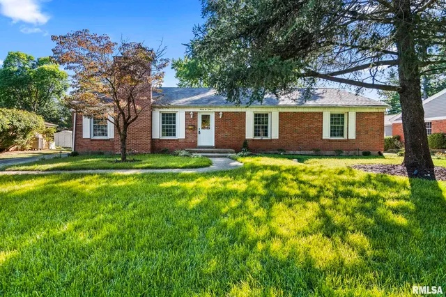 $324,900 | 2212 Greenbriar Road, Springfield, IL 62704