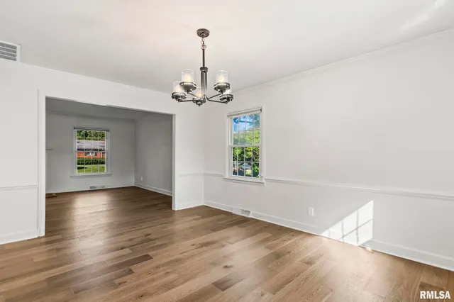 $324,900 | 2212 Greenbriar Road, Springfield, IL 62704