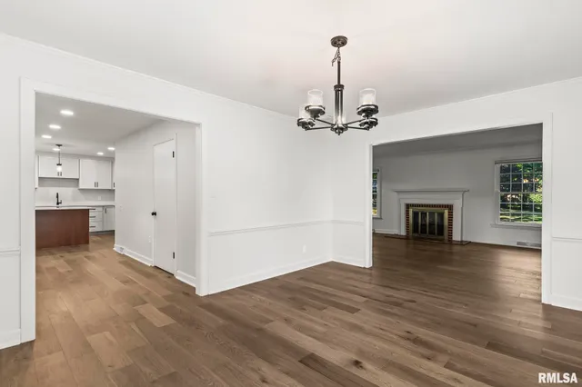 $324,900 | 2212 Greenbriar Road, Springfield, IL 62704