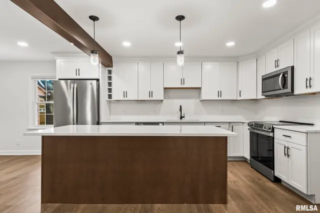 $324,900 | 2212 Greenbriar Road, Springfield, IL 62704