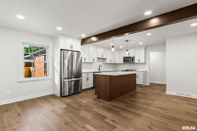 $324,900 | 2212 Greenbriar Road, Springfield, IL 62704