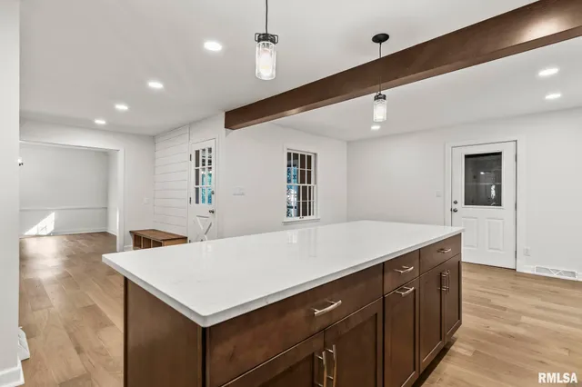 $324,900 | 2212 Greenbriar Road, Springfield, IL 62704