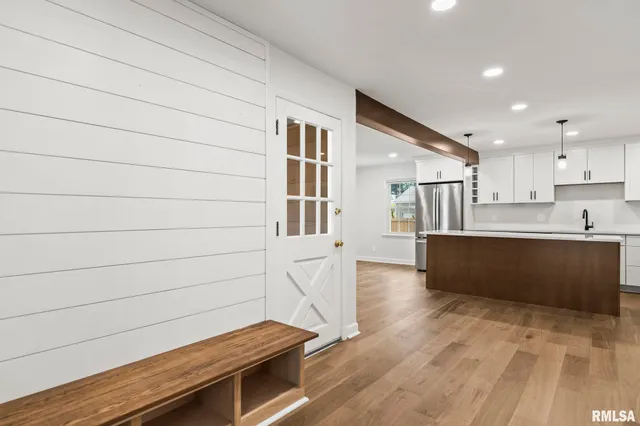 $324,900 | 2212 Greenbriar Road, Springfield, IL 62704