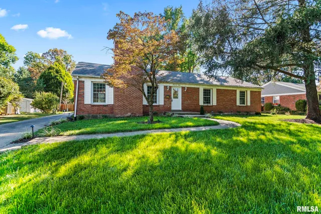 $324,900 | 2212 Greenbriar Road, Springfield, IL 62704