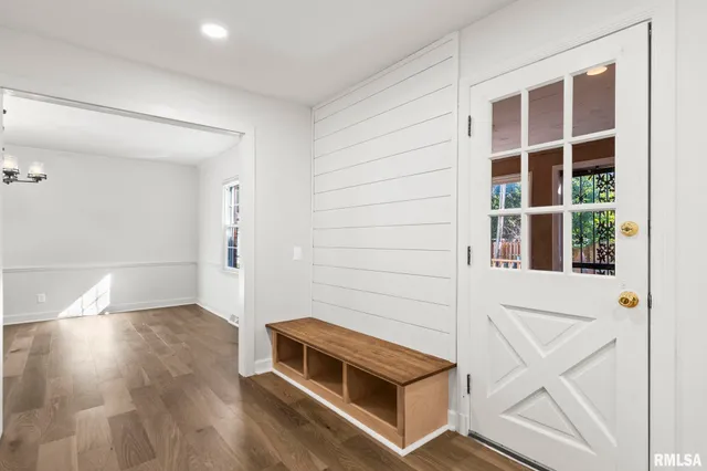 $324,900 | 2212 Greenbriar Road, Springfield, IL 62704