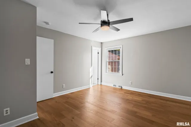 $324,900 | 2212 Greenbriar Road, Springfield, IL 62704