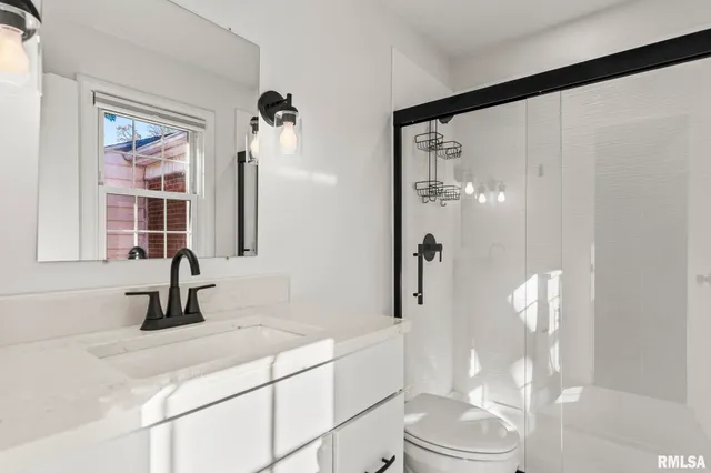 $324,900 | 2212 Greenbriar Road, Springfield, IL 62704